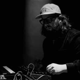 Jean-Baptiste Cognet est compositeur français basé à Saint-Étienne, explorant la musique ambient, noise et techno